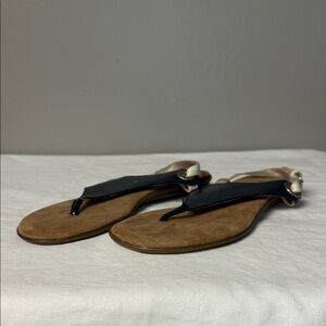 Aerosoles Black Leather Thong Sandals Size 7.5